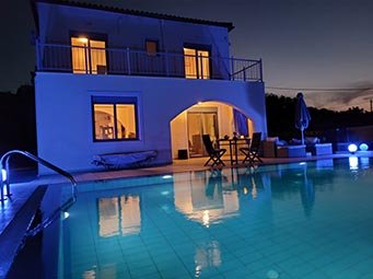 Maison le soir, acheter une maison en Crète
